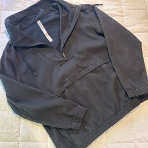 lululemon athletica women’s  Black 1/2 Zip-Up Sweatshirt size 8. Lightweight.